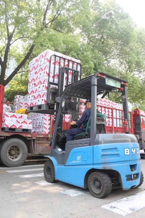 電動叉車PK內(nèi)燃叉車優(yōu)勢在哪？